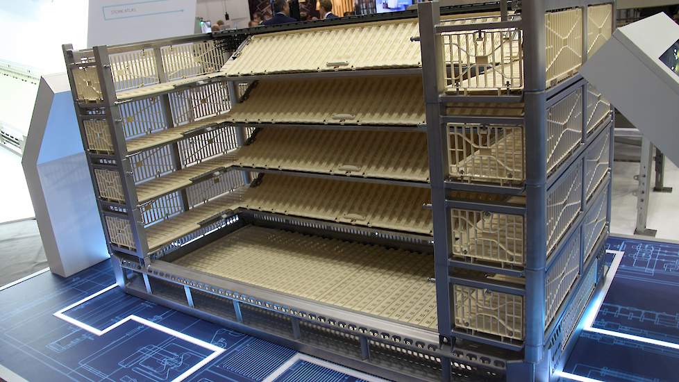 De openingen van de lades zijn groter, zodat vangers de vleeskuikens makkelijker in de container kunnen stoppen.