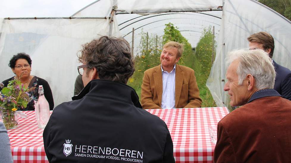Onder meer tientallen soorten groenten en fruit en ook kippen, varkens en runderen maken onderdeel uit van het kleinschalig boerenbedrijf bij Boxtel. De leden van de coöperatie hebben eenmalig geïnvesteerd in de oprichting van het boerenbedrijf en delen v