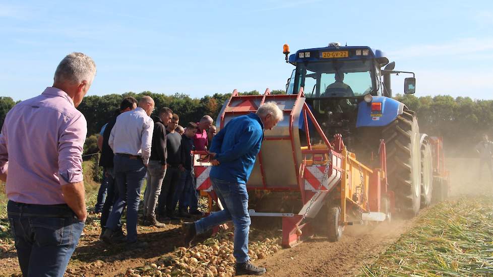 De afgelopen jaren is het Limburgse uienareaal volgens het CBS gestegen van 457 ha ha in 2010, naar 670 ha in 2015 naar 1063 ha in 2018. De ui geniet dus ook op de Limburgse akkers een stijgende populariteit.