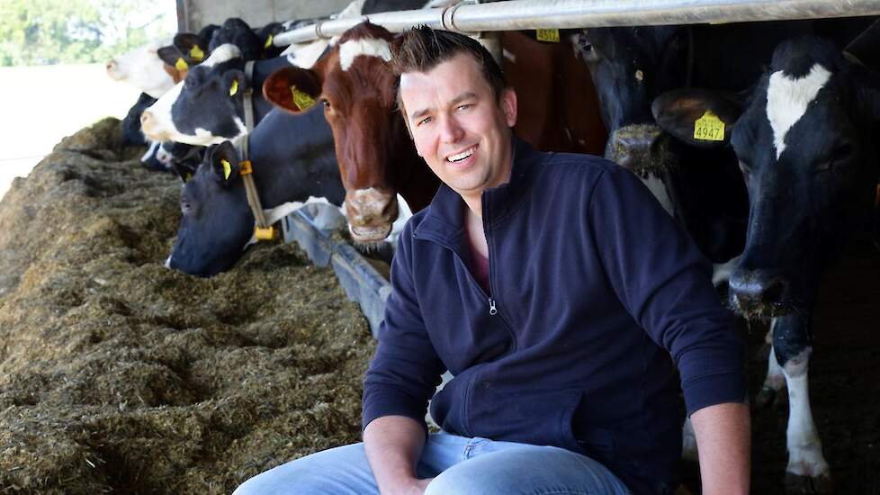 Joris Cremers (27) houdt samen met zijn ouders Willy en Dieny 200 melkkoeien in het Brabantse Overloon. Sinds begin dit jaar zijn ze zelfzuivelaar en maken melk, yoghurt en kwark.