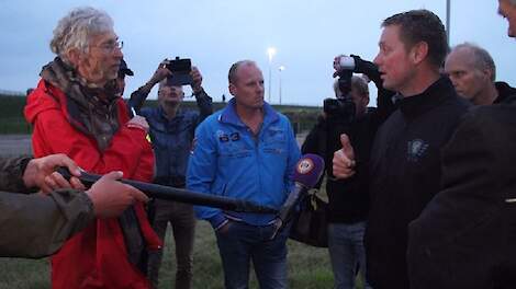 Vollenbroek in discussie met Achterhoekse boeren.