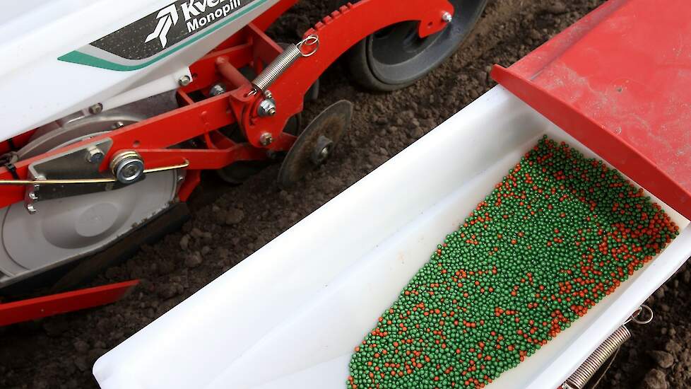 De Laat zaait hier 7,5 hectare bieten van het ras BTS 7105 RHC.