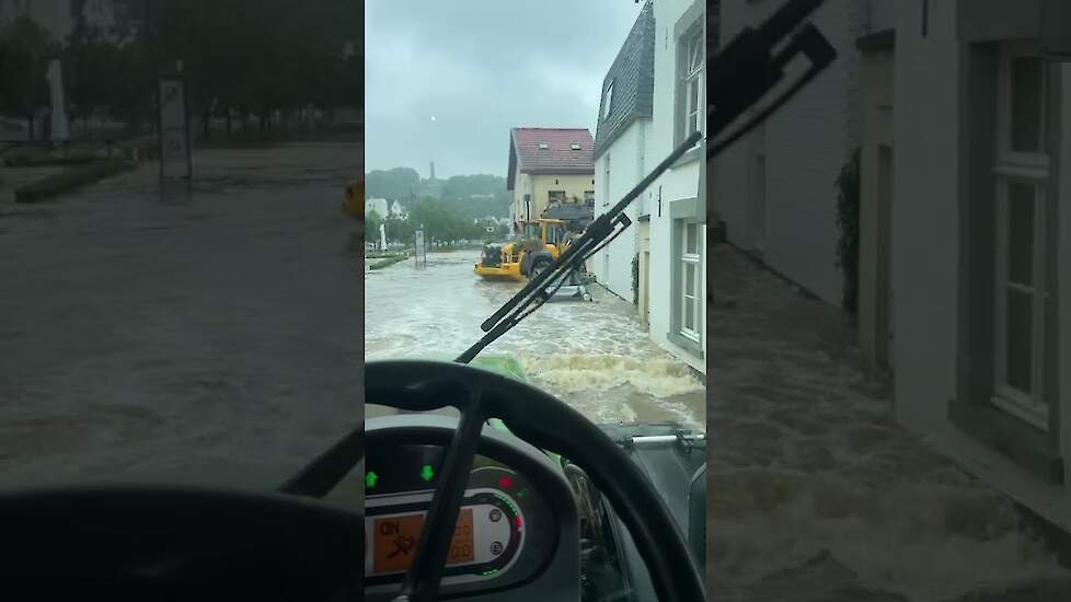 Loonbedrijf Cerfontaine evacueert inwoners Valkenburg (3) 14-07-2021