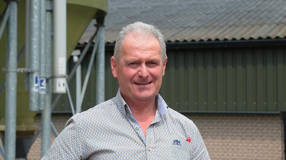 Lander van Gestel leerde veel van opfokbegeleider Paul Swennen (62) van Vepymo (foto). „Ik heb vroeger mijn ouders weliswaar geholpen in onze oude kooi-opfokstal, maar ben in 2011 toch min of meer als groentje opfokker geworden. Ik heb ondertussen veel ge