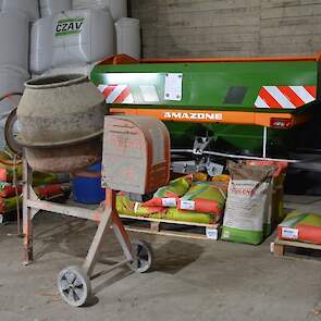 Groenbemesters zijn één van de belangrijkste bouwstoffen voor een gezonde bodem, vindt Schippers, en daarom besteedt de akkerbouwer veel tijd aan het vinden van de juiste mix voor zijn percelen. De mengsels stelt hij zelf samen, afgestemd op het gewas en