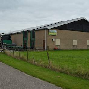 VOF Nieuw Campen in Kamperland (ZL) bestaat uit vier akkerbouwbedrijven en wordt gerund door drie akkerbouwers en een vaste medewerker. Op de foto de boerderij van Schippers. De VOF omvat 350 hectare, waarvan 23 hectare akkerrand en 12 hectare dijken en i