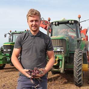 Marijn zit samen met zijn vader in de maatschap Vermue. De akkerbouwers telen dit jaar in totaal 20 hectare uien.