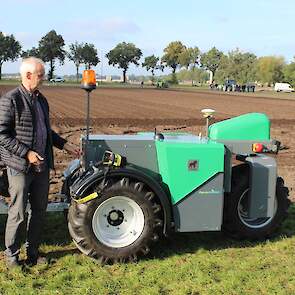 De Farmertronics Etrac is een robottrekker. Dat de fabrikant zich qua prijs richt op een vergelijkbare smalspoortrekker, geeft al aan dat de Etrac specifiek voor dat segment is ontwikkeld. Overigens duurt het nog twee jaar voordat de trekker op de markt k