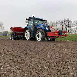 In Ooltgensplaat (ZL) was Jan-Rien van Rossum vorige week al aan het planten.