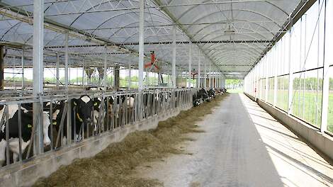 De bovenbouw van een (serre) stal bepaalt slechts voor een beperkt deel de kosten