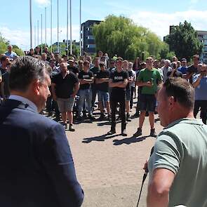 Jurgen Conjarts, die samen met zijn broer een melkveebedrijf heeft in Margraten, waarschuwt het Limburgse bestuur voor de gevolgen van de stikstofmaatregelen voor het landschap en en de voedselvoorziening. „Sinds enkele jaren hebben we een nieuwe ligboxen