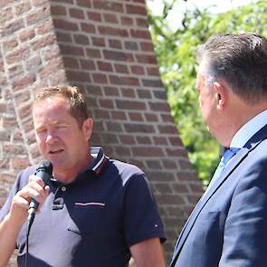 Giel Hermans uit Kessel zegt verheugd te zijn over de stikstof moties die de Limburgse PS vorige week heeft aangenomen. Hermans betitelt de regels uit Den Haag als dictatoriaal. „Maar wat Den Haag voorheeft gaat hier niet gebeuren! Onze jeugd wil boeren.