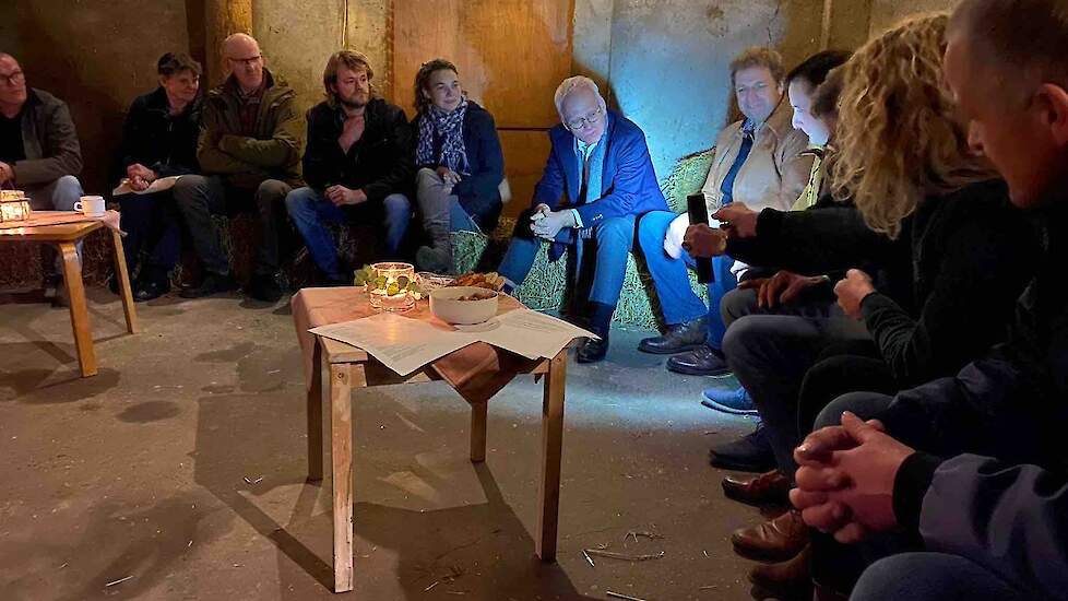 Minister Piet Adema ging in december langs bij de vijftien boeren die een verhaal schreven. Er is nu ook een lied.