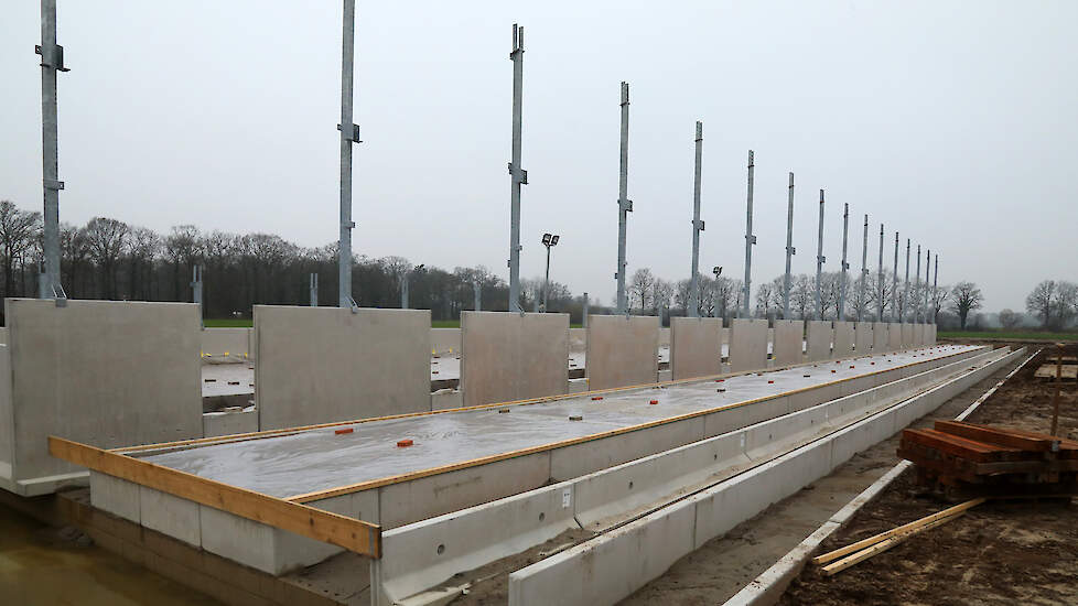 Boeren zetten bouwplannen on hold, omdat ze het zelf ook even niet meer weten.