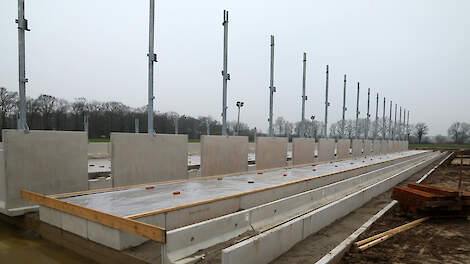 Boeren zetten bouwplannen on hold, omdat ze het zelf ook even niet meer weten.