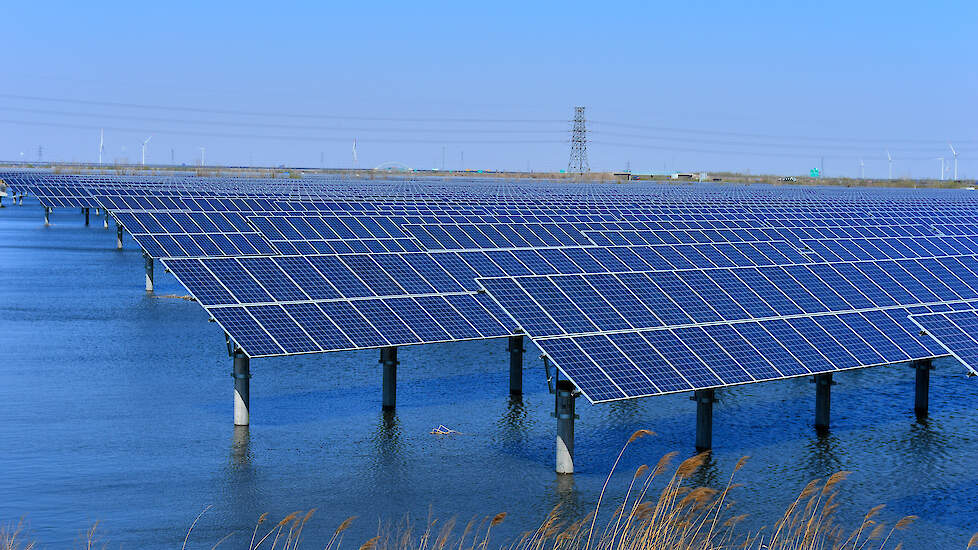 Voor 50 ha landbouwgrond is 1 ha zonnepanelen nodig voor 20.000 m3 zoetwater.