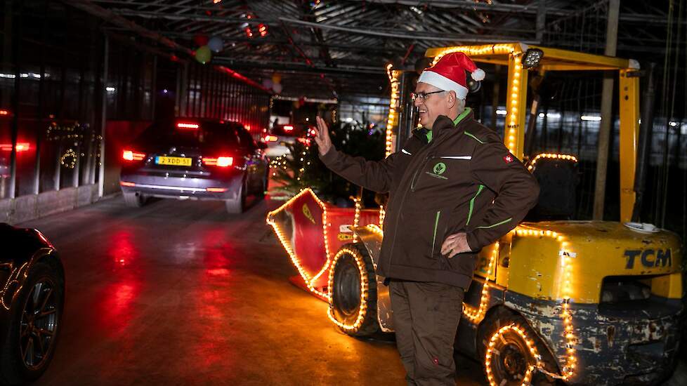 Bij Van de Lockant potcultuur in Gassel reden de deelnemers een rondje door de kwekerij. „Echt geweldig, dit zijn plekken waar we nooit komen", aldus een van de deelnemers.