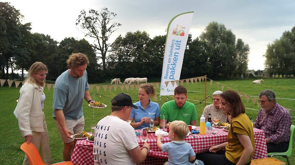 De derde editie van ‘Op weg naar je diner’ in Land van Cuijk was een groot succes. Land van Cuijk Boert Bewust en ZLTO Land van Cuijk organiseerden dit evenement voor de derde keer onder de vlag van Boeren en tuinders pakken uit.