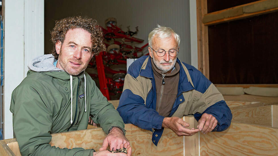 Bram van der Hulst (links) en Jaap Melgers runnen een biologisch akkerbouwbedrijf.