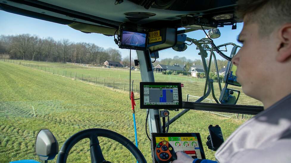 Rik van Berkel reed zelf vorige week op 170 hectare drijfmest uit.