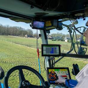 Rik van Berkel reed zelf vorige week op 170 hectare drijfmest uit.