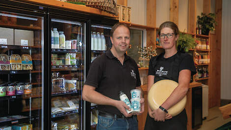 Met hun nieuwe boerderijwinkel zoeken Mart-Jan en Willy de Jong directe verbinding met de consument.