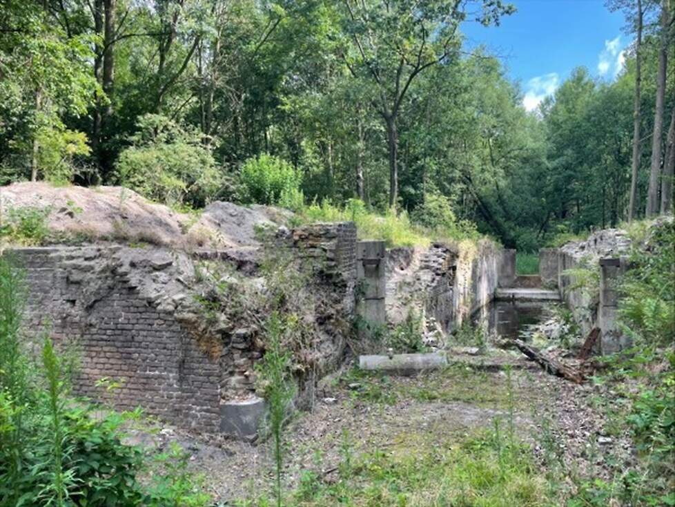 Vervallen sluis 't Saske in natuurgebied De Plateaux wordt hersteld in de strijd tegen verdroging.