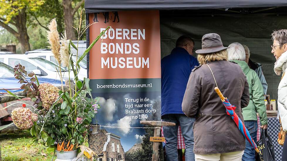 Het contrast tussen het Boerenmuseum met nostalgische tractoren en de hypermoderne landbouwtechnologie was indrukwekkend. Zowel oud als nieuw hoort op een Pluk & Oogstfeest.