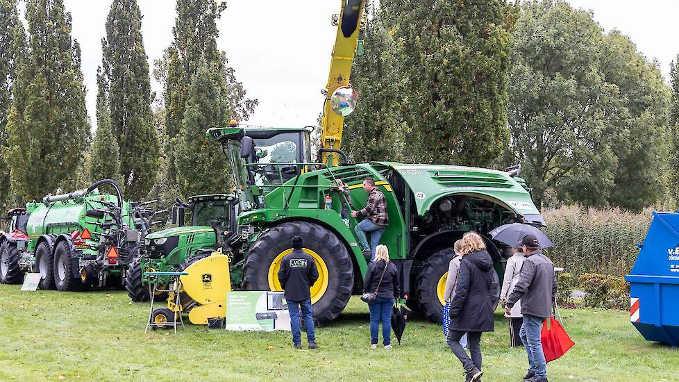 Kinderen vinden het geweldig om in de machines te zitten of te kijken en volwassenen gingen graag in gesprek over de machines.