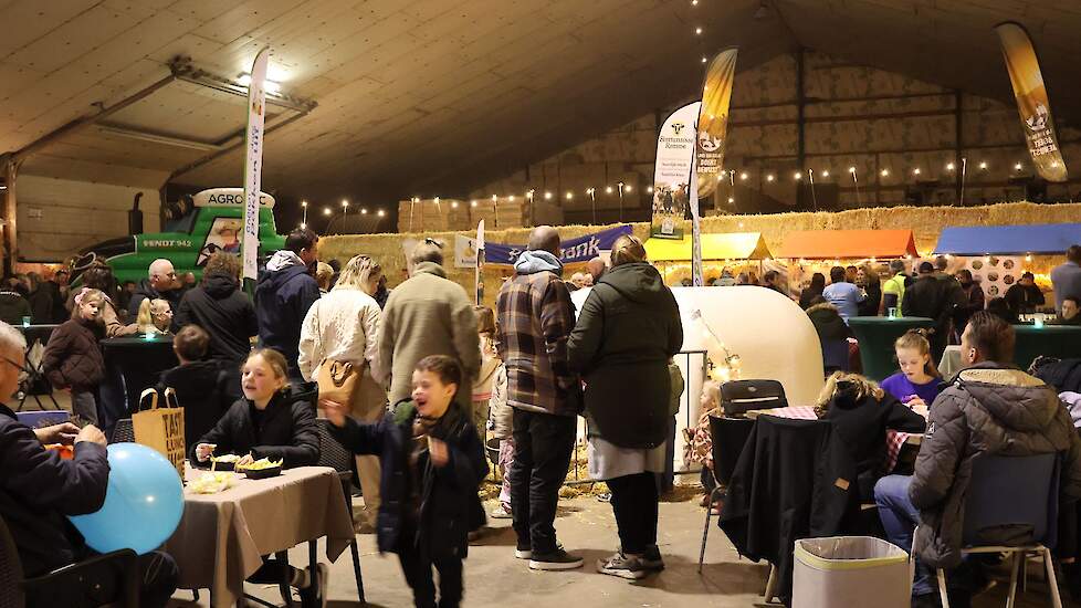 Het was nog lang gezellig op de pauzeplek bij melkveebedrijf Alders en Vlako mestverwerking in Overloon. „Het was geweldig om mee te doen. Natuurlijk het kost tijd en energie maar dit is een prachtige manier om burgers te betrekken bij het boerenleven. Wi
