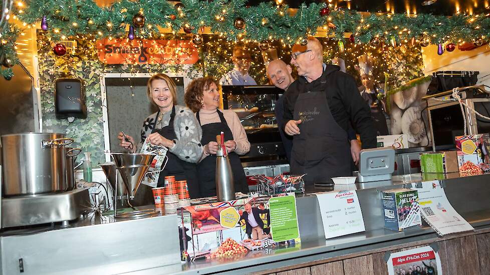 Op de pauzeplek konden deelnemers een hapje eten, spelen en kalfjes knuffelen voordat ze de route reden. Team BIG Challenge Land van Cuijk, farmers against cancer, verkochten coole shirts, friet en worstenbroodjes om geld in te zamelen voor KWF. „We wille