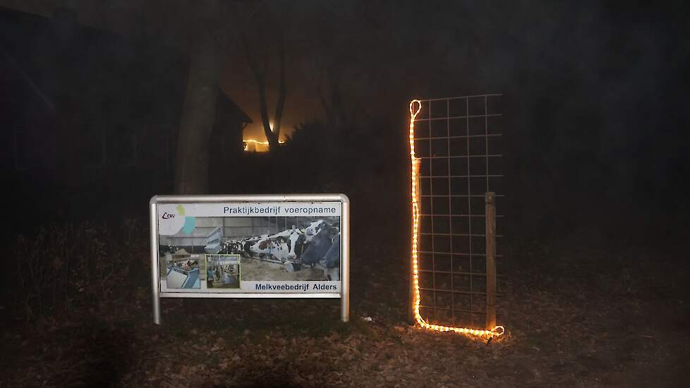 Het was onderweg goed kijken naar de verlichte letters. „Dit jaar in totaal 27 letters. De oplossing kunnen deelnemers mailen naar info@landvancuijkboertbewust.nl. De meest originele slagzinnen krijgen een prijs; dat varieert van een lekker stuk kaas tot